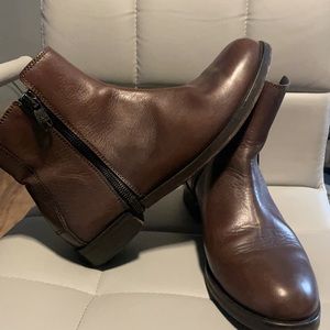 Diesel Men’s brown leather Chelsea boots.